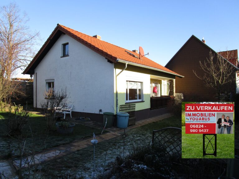 Einfamilienhaus mit Garage, Carport und schönem